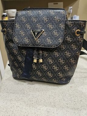 GUESS BACKPACK, GUUESS HANDBAG BACKPACK, GUESS LOGO BAG